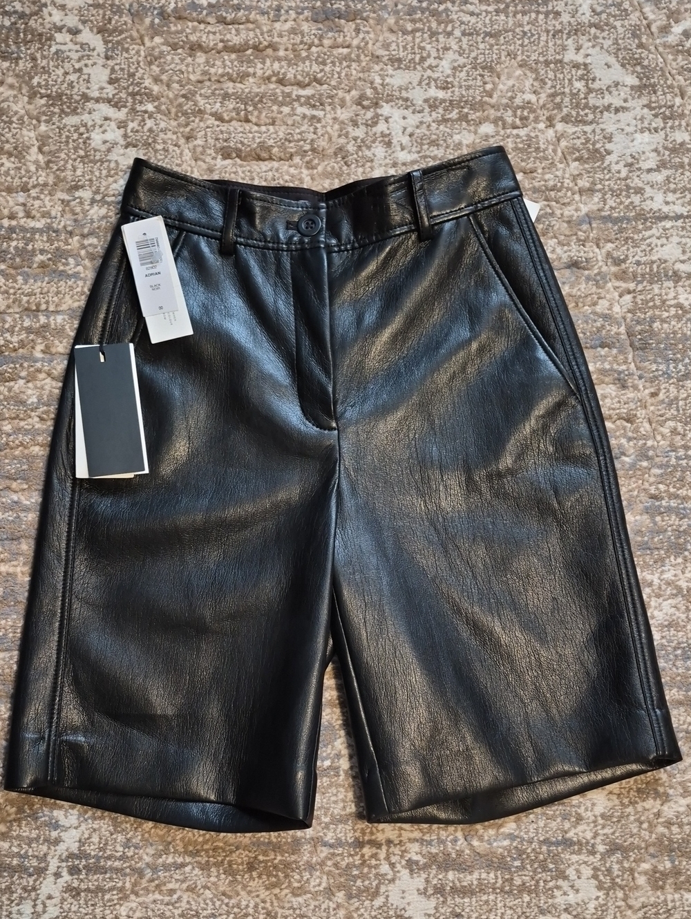 Aritzia Babaton Adrian Vegan Leather Shorts — Black — Size 00 — NWT